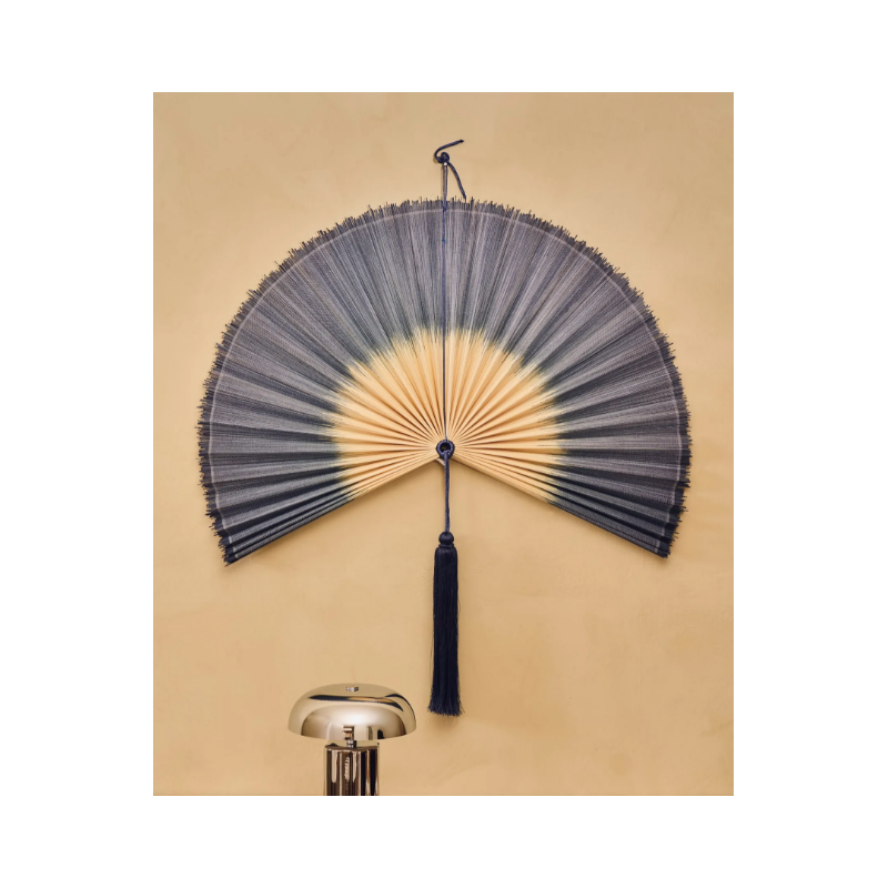 Version navy de l'éventail mural taille standard et grande.